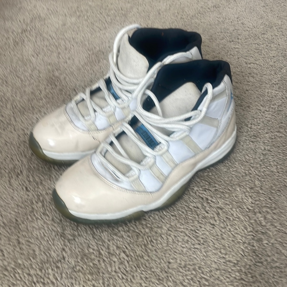 Men Jordan’s size 11